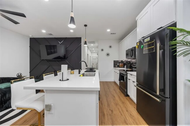 Building Photo - 205 Bolden St