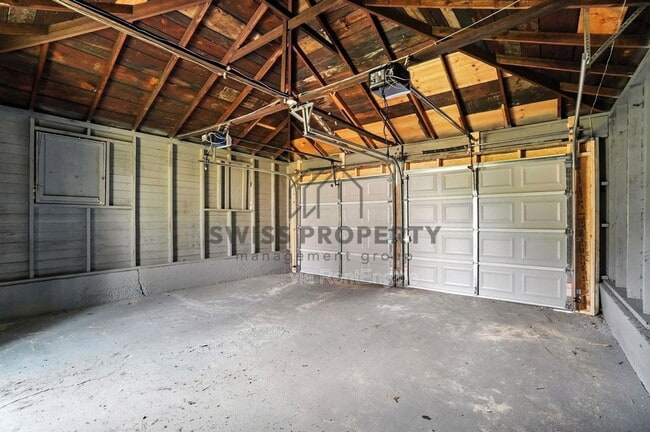 Building Photo - 887 E Livingston Ave