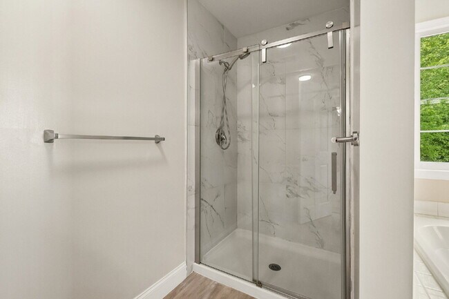 Building Photo - Beautifully updated and spacious 5-bedroom, 3.5-bath home for rent in the heart of Woodbridge