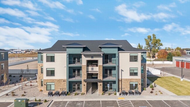 Building Photo - 1522 Quail Dr