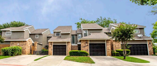 Interior Photo - Waterchase Gardens: Leasing Specials! Char...