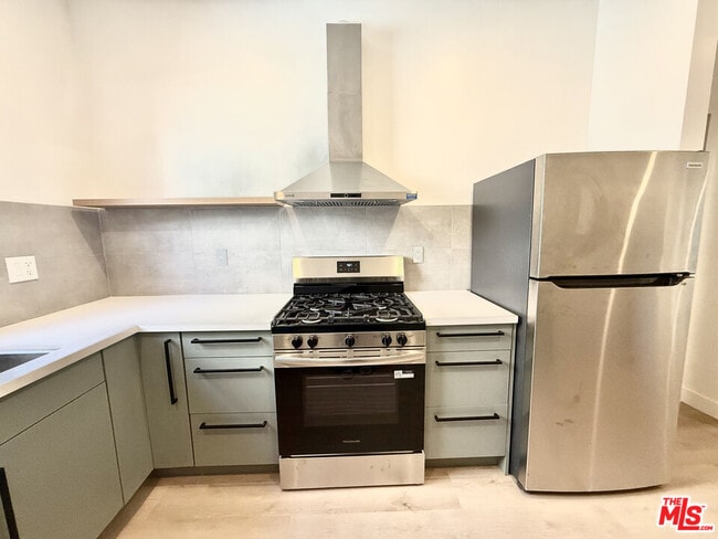 Building Photo - 1246 N Formosa Ave