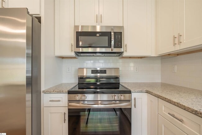 Building Photo - 124 Woodland Dr