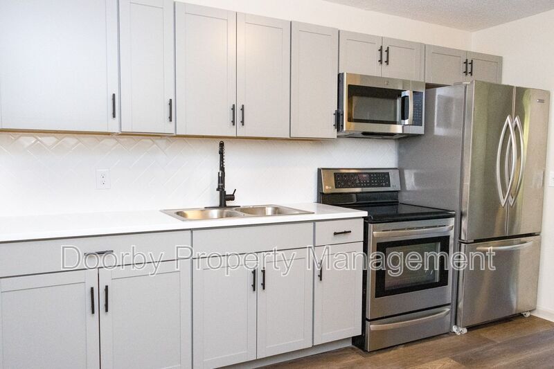 Building Photo - 6404 Middle Dr