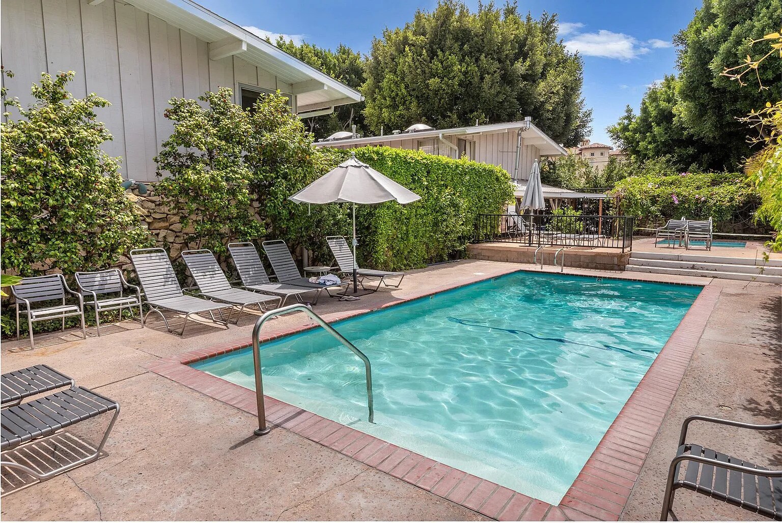 Building Photo - 4040 Grand View Blvd