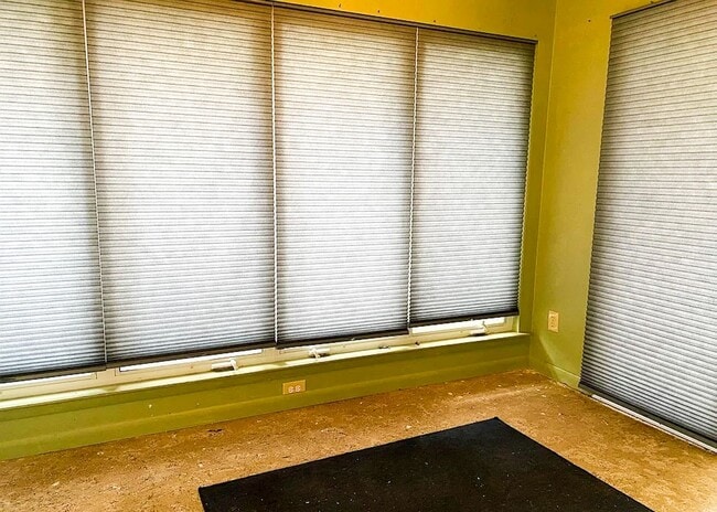 Building Photo - 3 Bed 2 Bath in Jville!