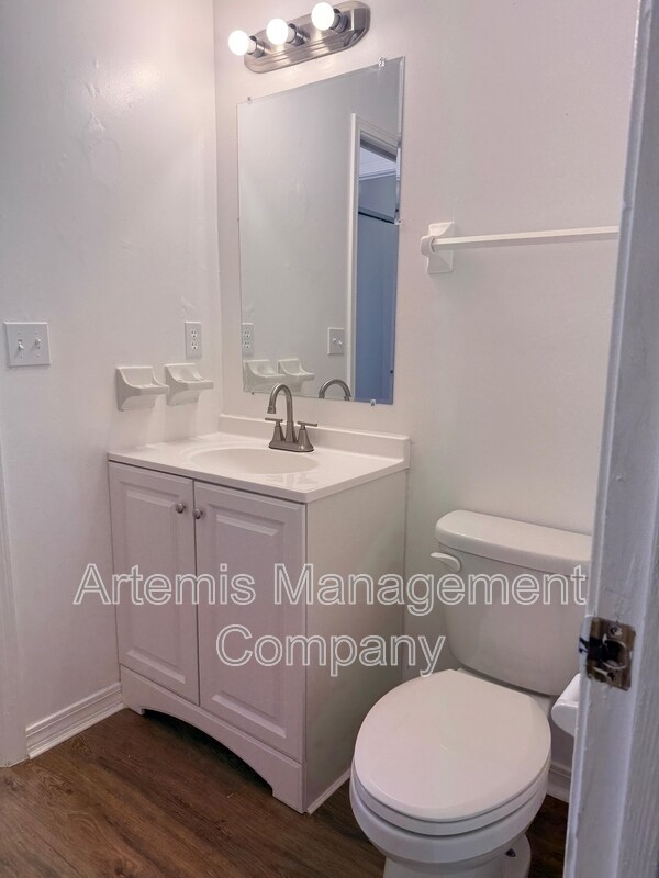 Building Photo - 460 Crabapple Ct
