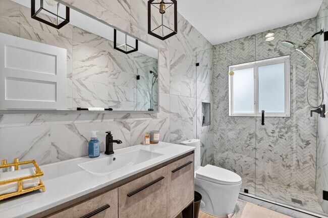 Building Photo - 891 Hickory Terrace