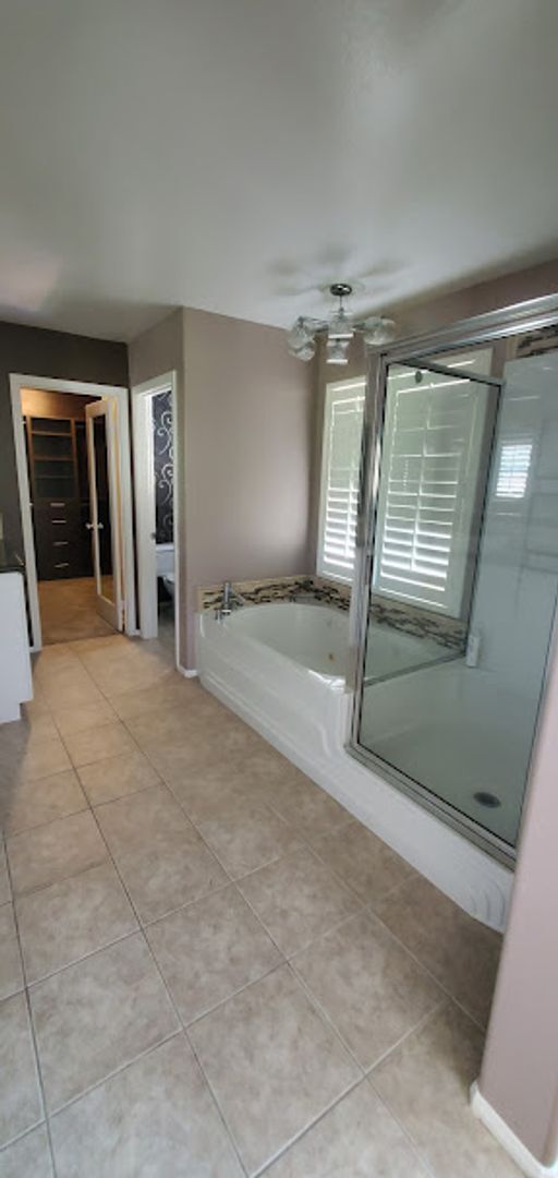 Building Photo - Beautiful House in the Lovely Fair Oaks Ra...