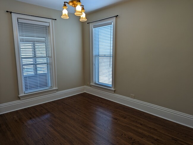 Building Photo - 837 W Stephenson St