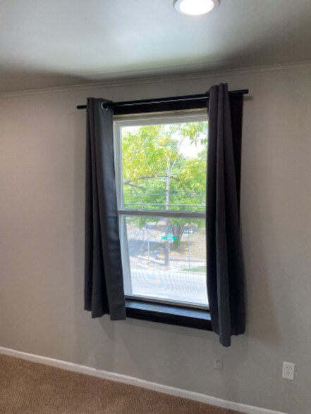 Building Photo - 2106 Stonewall St