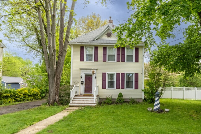 Primary Photo - 1455 Farmington Ave