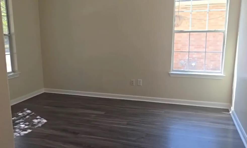 Building Photo - Room in Single Family Home on White Water Way