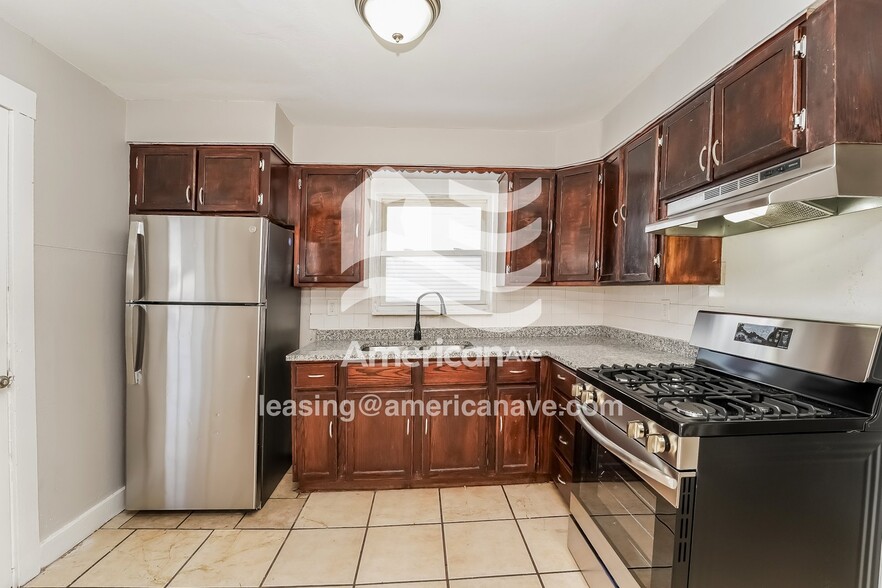 Building Photo - 400 Noble Ave