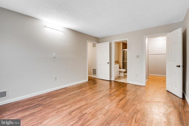 Building Photo - 38 Holly Ct