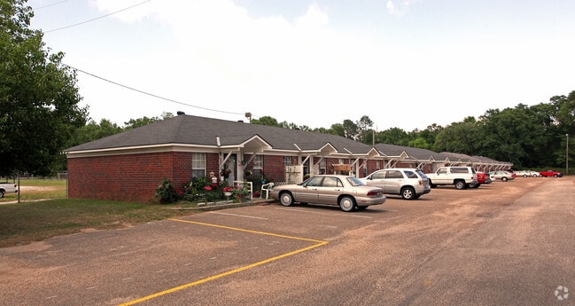 Primary Photo - Oak Breeze Apartments