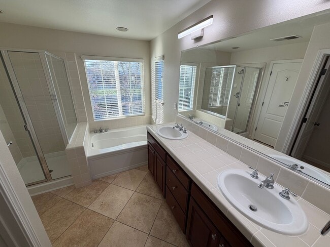 Building Photo - San Ramon's Lovely Windemere, Canadora Two Story Home 3 Br. + Loft, 2.5 Ba.