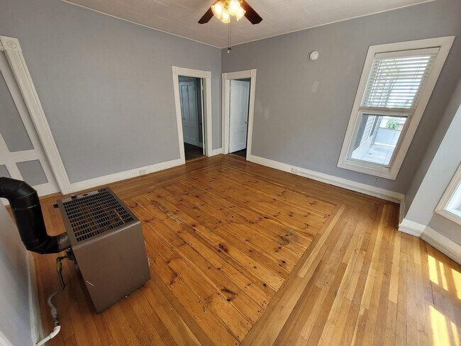 Building Photo - 145 Pine St