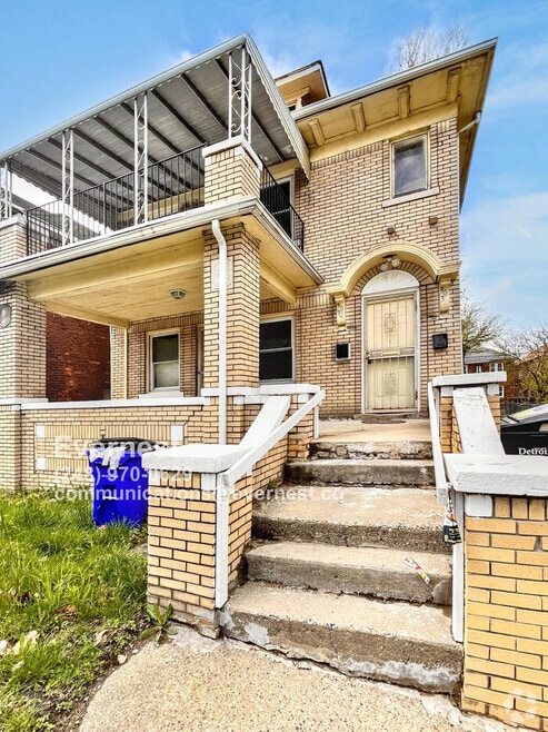 Building Photo - 3032 Cortland St