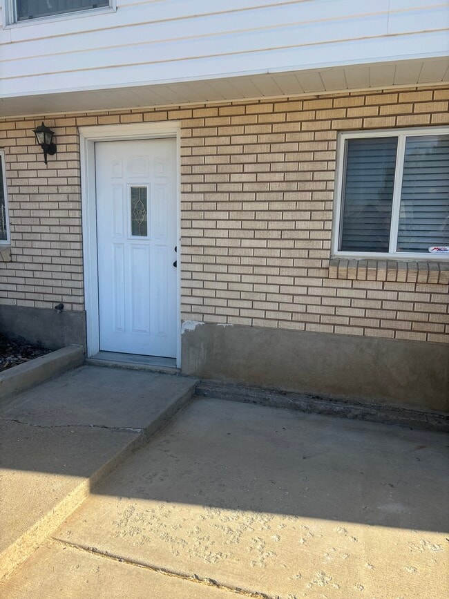 Building Photo - 193 E 5300 S