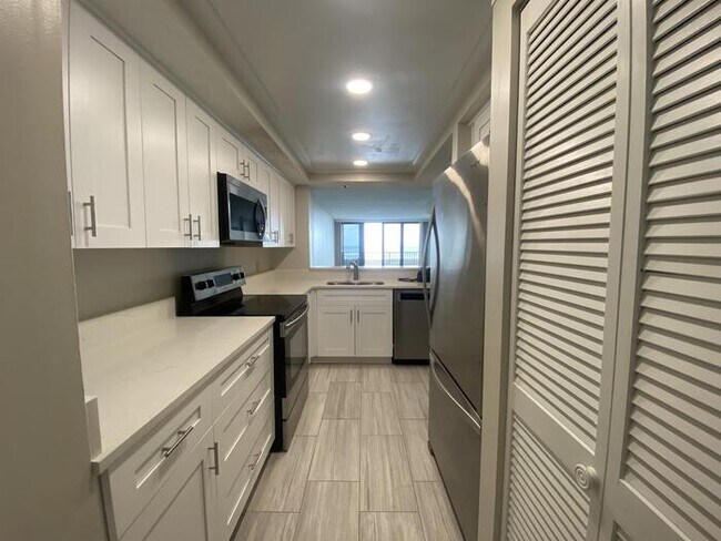 Building Photo - 275 1st St S