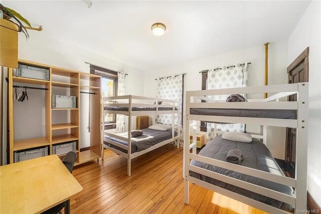 Building Photo - 10 Twin Lakes Rd