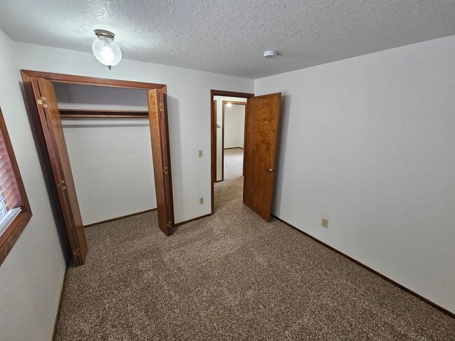 Building Photo - 855 Fran St SE