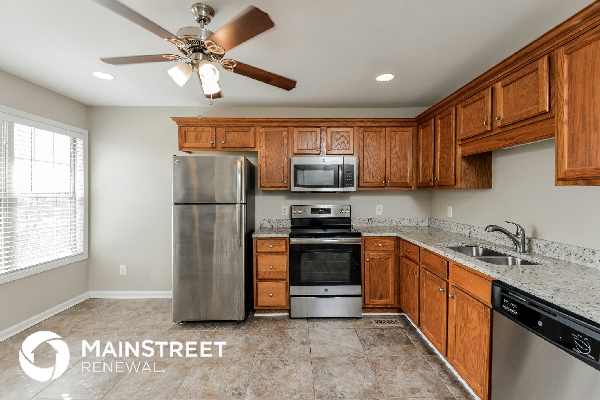 Building Photo - 650 Starlite Dr