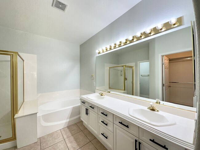 Building Photo - Aurora 4-By Pinnacle Homes