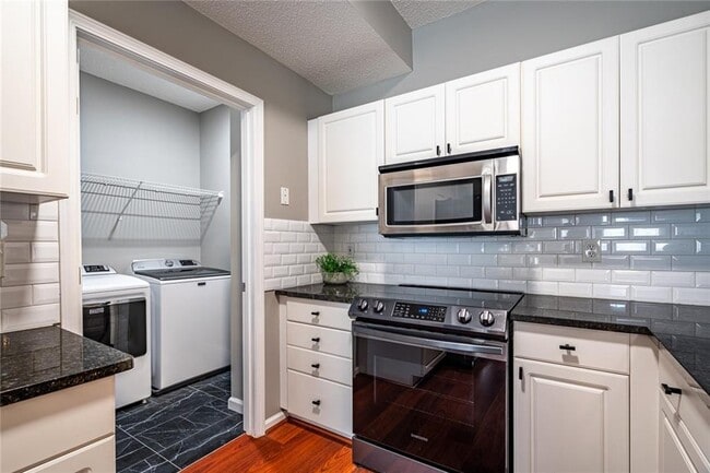 Building Photo - 303 Spring Heights Ln