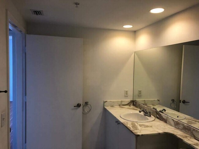 Building Photo - 18800 NE 29th Ave