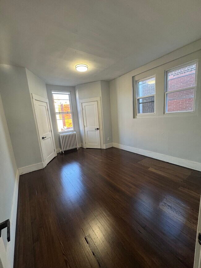 Building Photo - 4338 N Franklin St