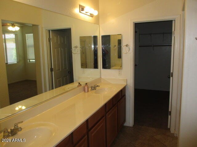 Building Photo - 2950 E Glenhaven Dr