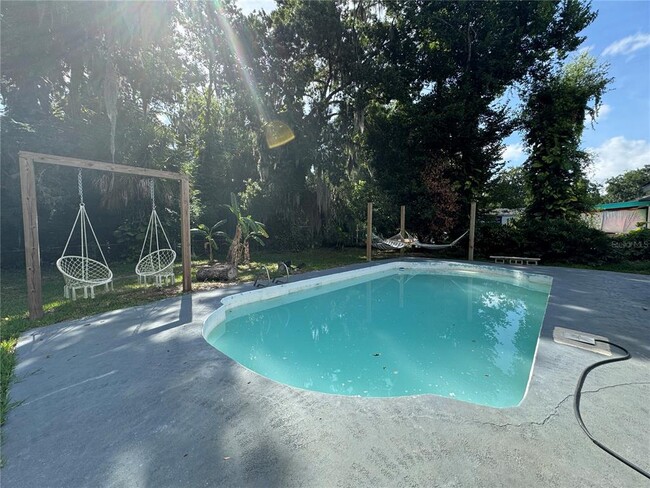 Building Photo - 611 S Seneca Blvd