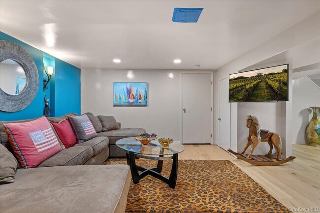 Building Photo - 525 S Harbor Rd