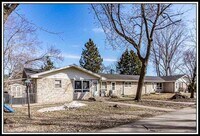 Building Photo - 613 E Washington St