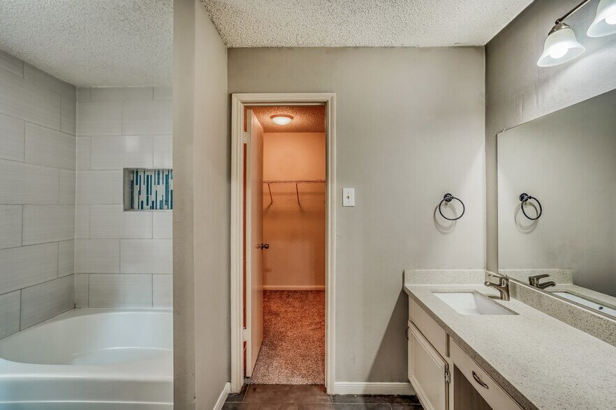 Building Photo - 12723 Ashford Knoll Dr