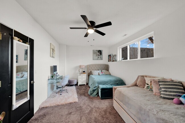 Building Photo - 1522 N Leamington Ave