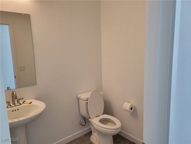 Building Photo - 187 Jaldena Ln