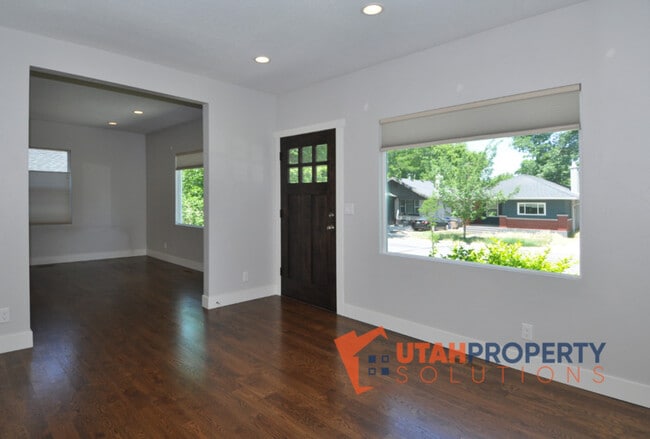 Building Photo - 330 E Sherman Ave