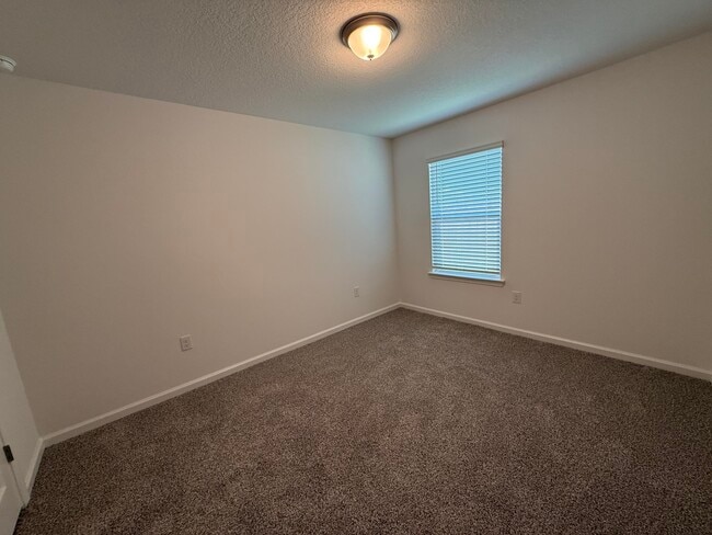Building Photo - 225 Gray Owl Dr