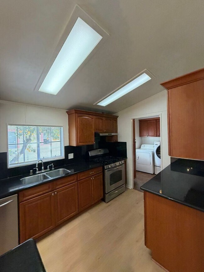 Building Photo - Spacious 4-Bed, 2-Bath Home in Whittier