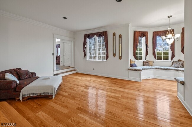 Building Photo - 326 Rock Ridge Ct