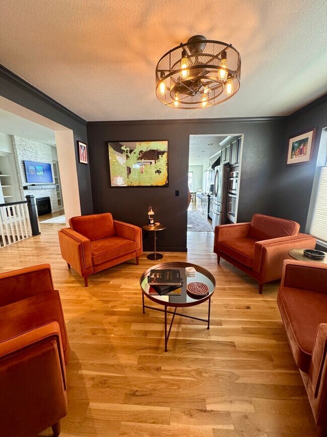 Building Photo - LUXURY 4 Bedroom home in NORTHGATE with Mountain Views