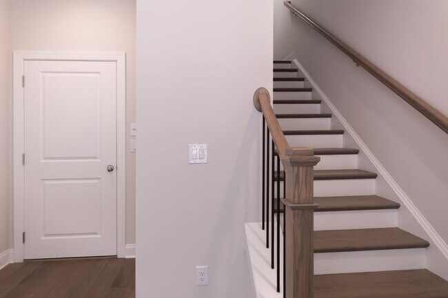 Building Photo - Immaculate, new 3BR/3.5BA townhome in The Maxwell community in Alpharetta GA.
