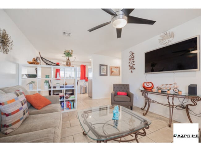 Building Photo - Charming Fully Furnished 3/2 Phoenix House...