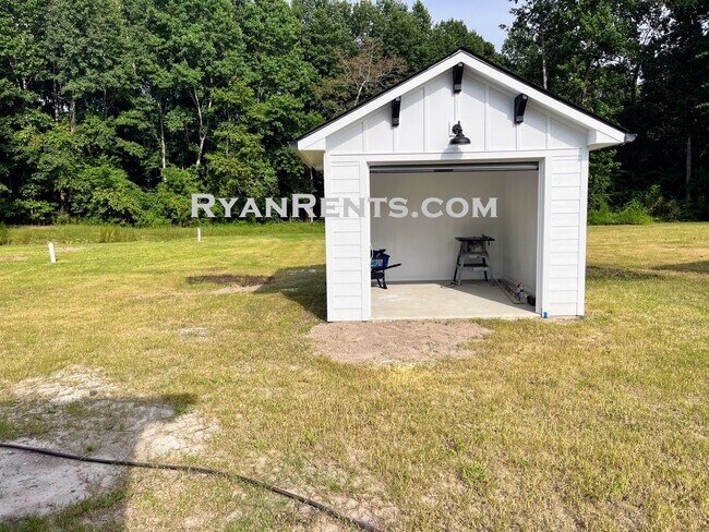 Building Photo - 104 Laurel Spring Dr