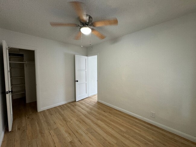 Building Photo - 2110 1/2-2110 1/2 Linden Ave