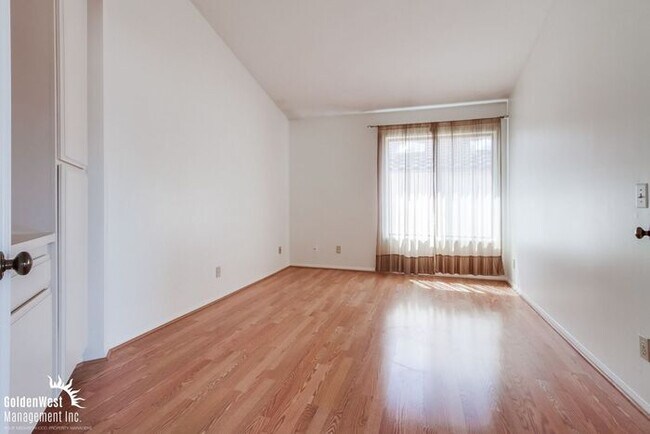 Building Photo - Lovely 3Bdm 2Ba Patio Home Located in the ...