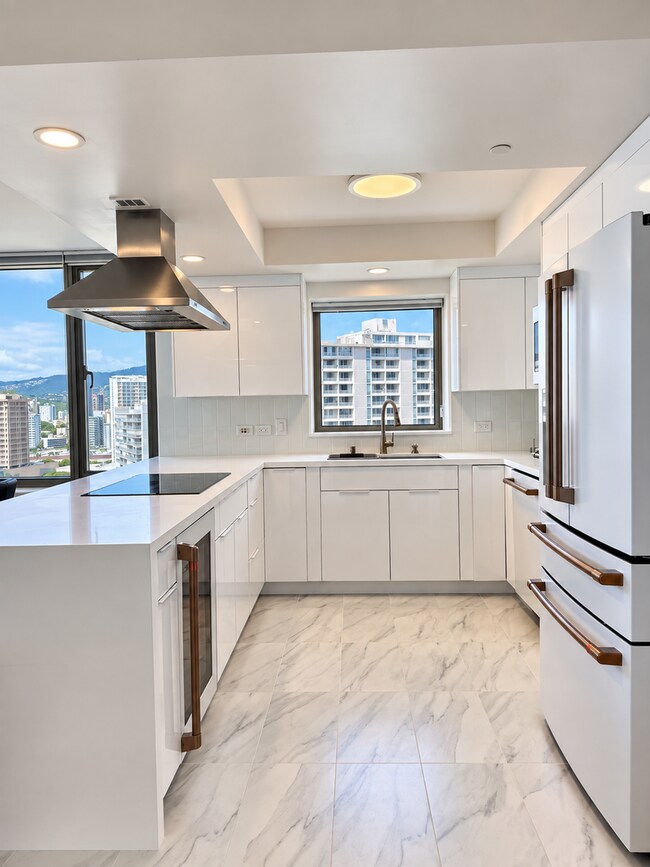 Building Photo - 1551 Ala Wai Blvd